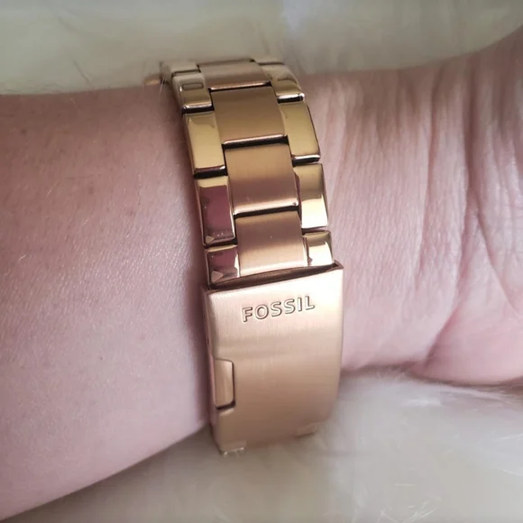 FOSSIL Women's Rose Gold Watch - Picture 5 of 7